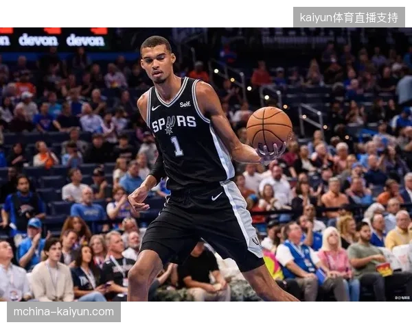 维克托·文班亚马以场均3.1次封盖统治禁区，成为NBA历史上最年轻的最佳防守球员